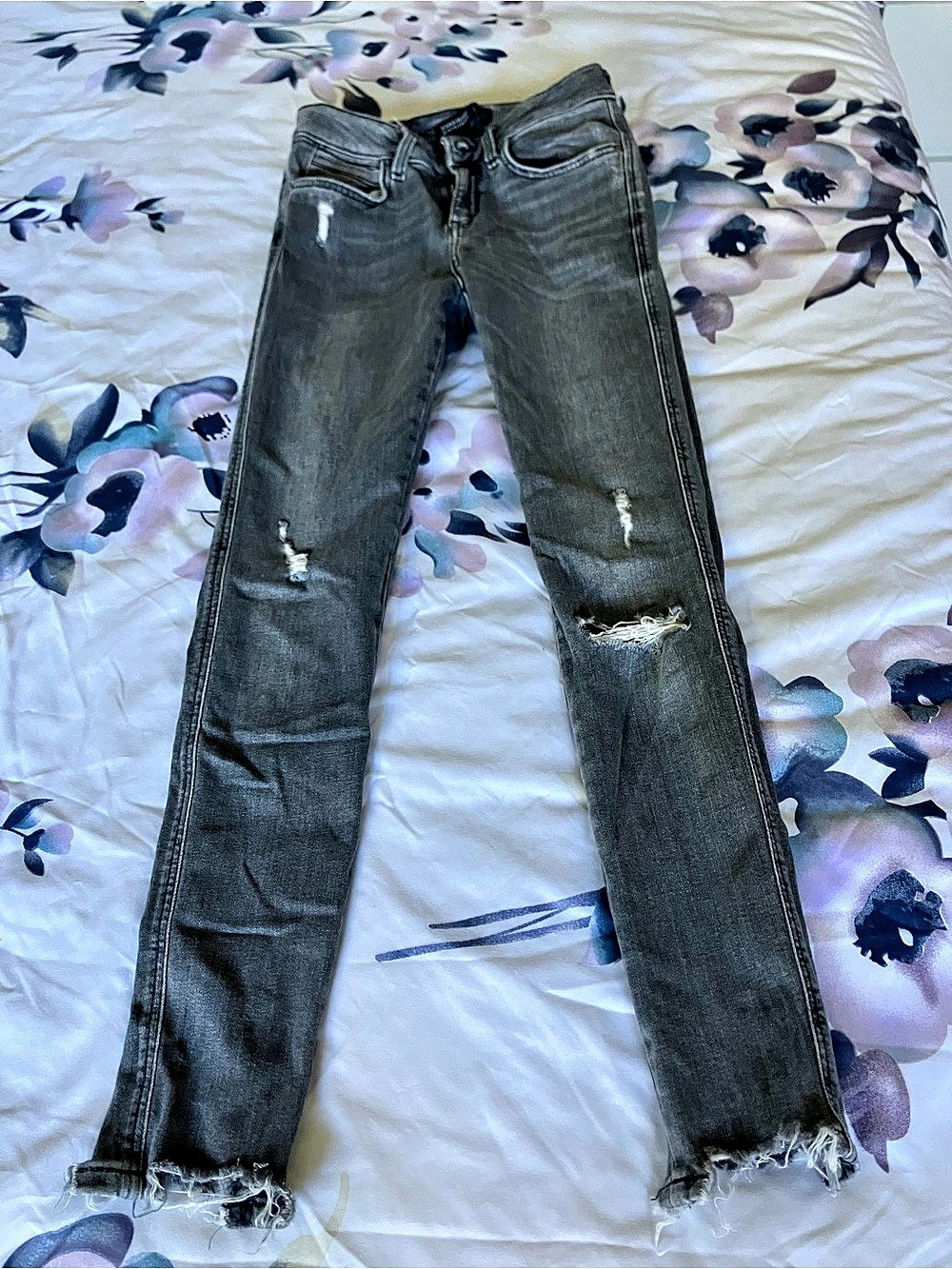 Zara 975 Denim Distressed Skinny Jeans in Gray US 2